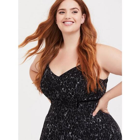 Torrid NWOT Dark Grey Leopard Print Mesh Velvet Piping V-Neck Midi Dress Size 1X - Picture 4 of 12